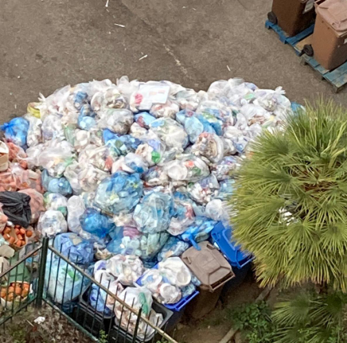 Lettere A Iacchite Cosenza Via Scopelliti Tutta La Spazzatura Del