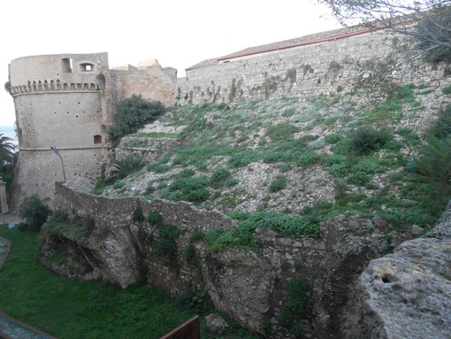 Crotone Castello Riunione In Prefettura Si Va Verso La Riapertura