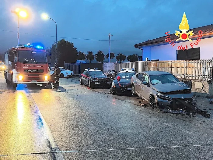 Lamezia Incidente A Via Dei Bizantini Carabinieri Salvi Perch Erano