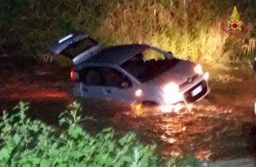 Il Ciclone Morgana Imperversa Sul Sud Auto Nel Fiume A Sellia Marina Frana A Valanidi