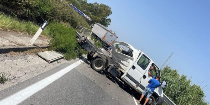 Corigliano-Rossano, Tragico Incidente Sulla 106: Una Vittima E Un ...