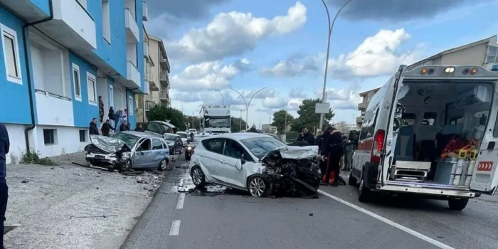 Cariati, Tragedia Sulla 106. Ruba Un'auto E Si Schianta Contro Il Muro ...