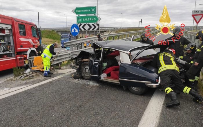 Lamezia Auto Contro Guardrail Allo Svincolo Dell A Una Vittima